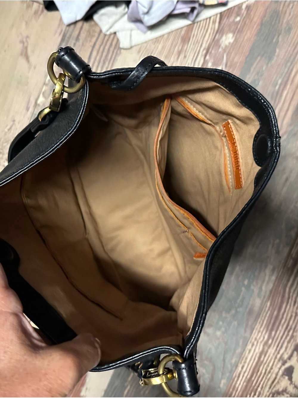 HOBO Pier Shoulder Bag - Picture 3 of 4